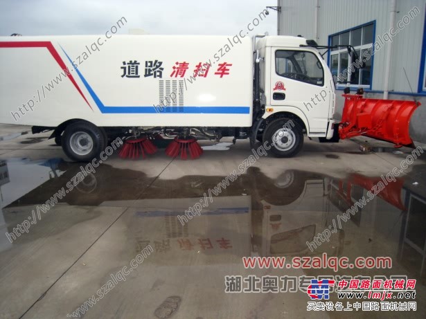 厂家直销120马力东风多利卡多功能扫路车价格(带推雪铲装置)