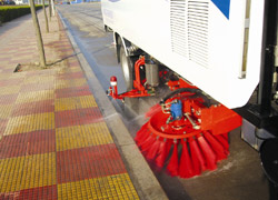 福田欧马可道路洗扫车价格 中置V型高压喷管 洗扫路面吸尘功能