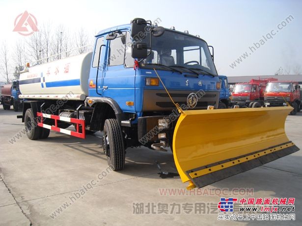 东风153全驱除雪洒水车 北京市内清雪喷水车 环卫路面推雪车
