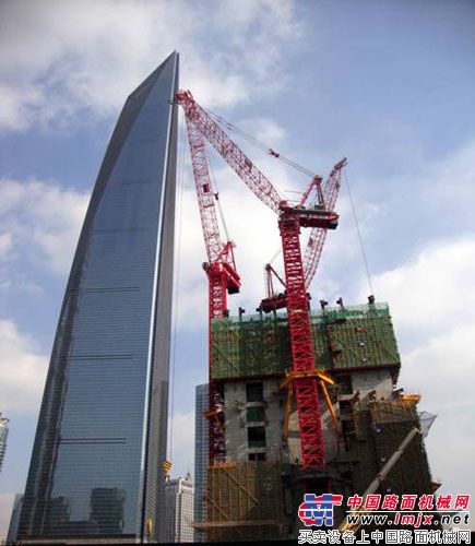 中升建机塔机ZSL2700参建上海中心大厦吊装
