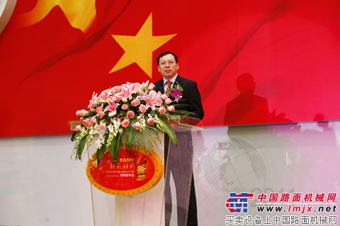 三一集团总裁唐修国介绍86米泵车技术特点