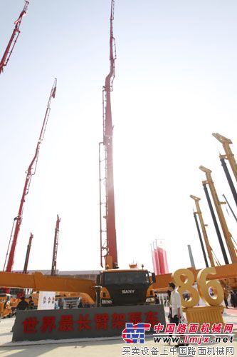 三一86米世界最长臂架泵车亮相北京展，尽显王者之风
