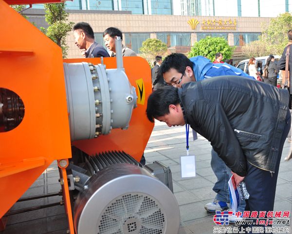 3月31日，中聯重科混凝土機械2012全球巡展昆明站現場
