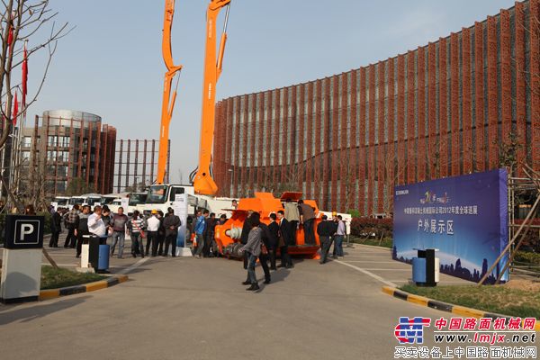 4月7日，中联重科混凝土机械2012全球巡展西安站现场