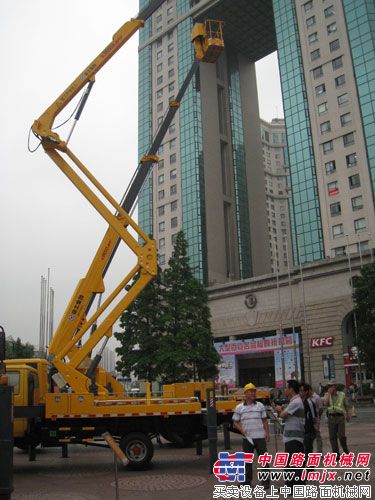 徐工高空作業車產品亮相上海