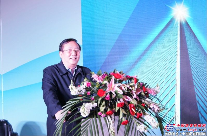 中国散装水泥推广发展协会理事长丁建一致辞.JPG