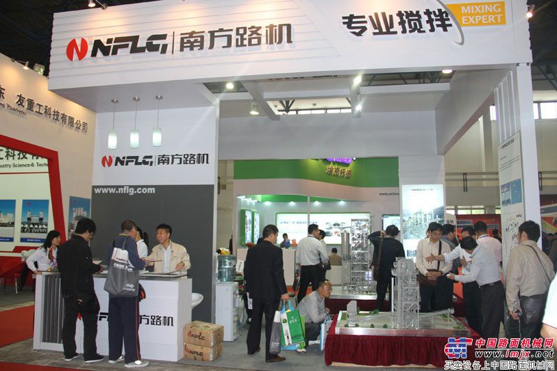 前来参观的客户络绎不绝
