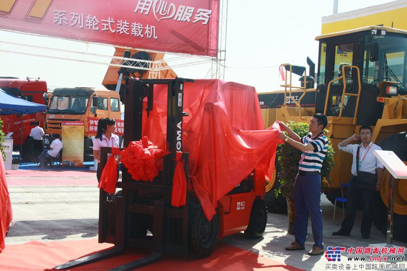 厦工新品叉车1