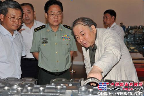 总装备部首长访问中国重汽-中国重汽-工程机械