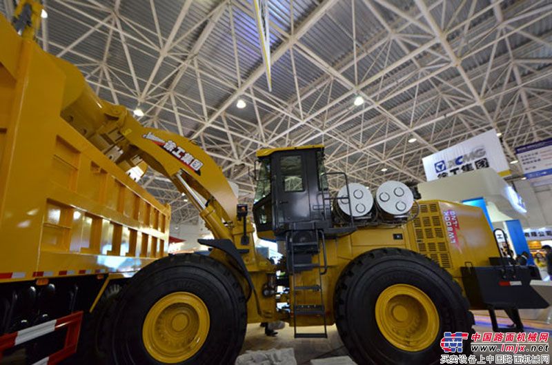 LW800K-LNG大型轮式装载机