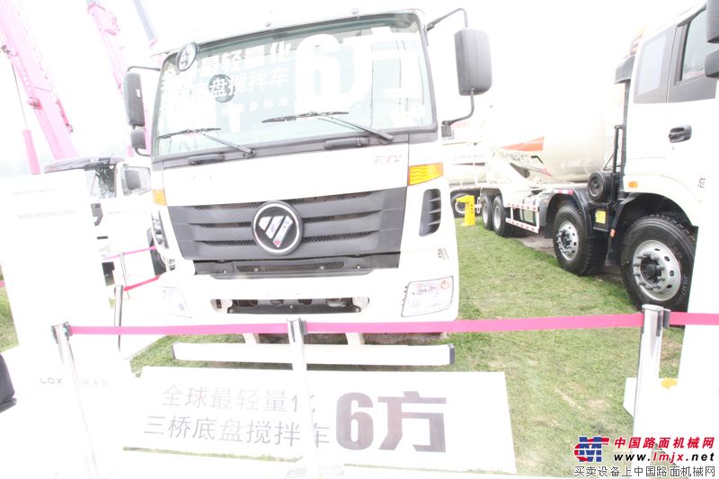 雷萨重机3底盘6方搅拌车
