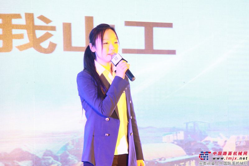美女主持人