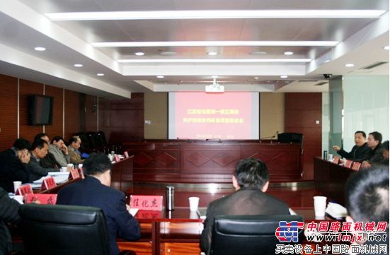 徐工集团养护机械合作开发项目顺利通过江苏省
