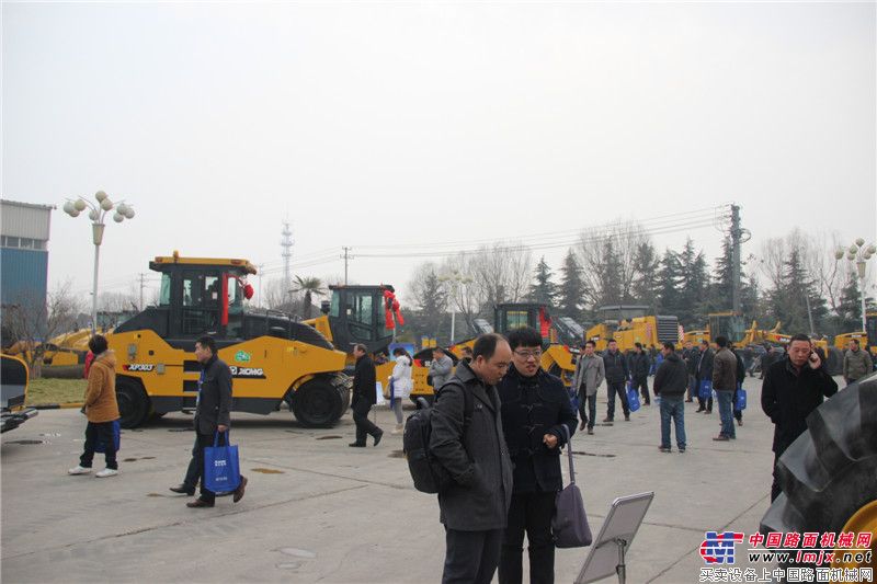 新品发布会现场很热闹