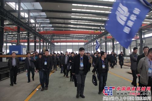 用户参观裕华集团厂区