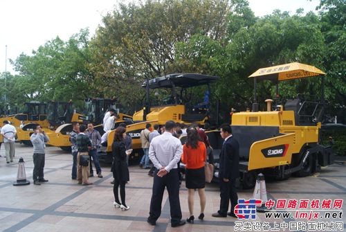 用户参观产品