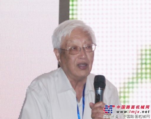 中国道路机械专家泰斗、长安大学孙祖望教授对徐工成套筑养护设备高度评价 