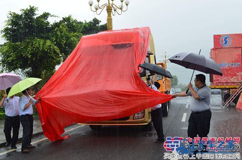 陕汽大篷车互动路演与卡车特技体验营联动引爆黔西南