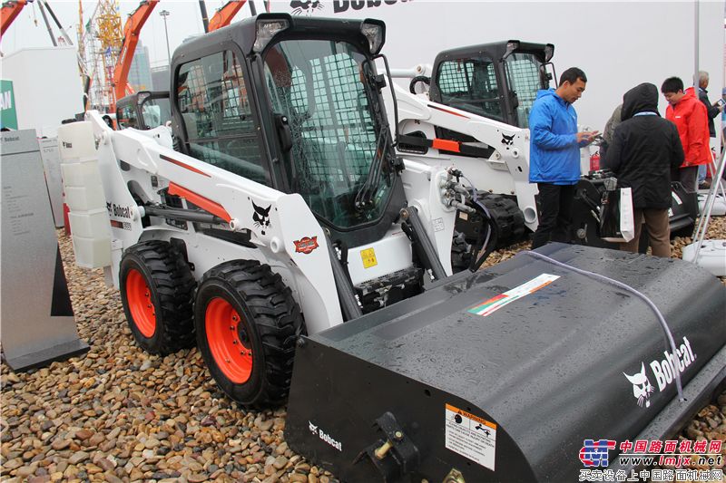 山猫S550封闭清扫器