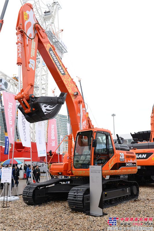 斗山DH220LC-9E挖掘机