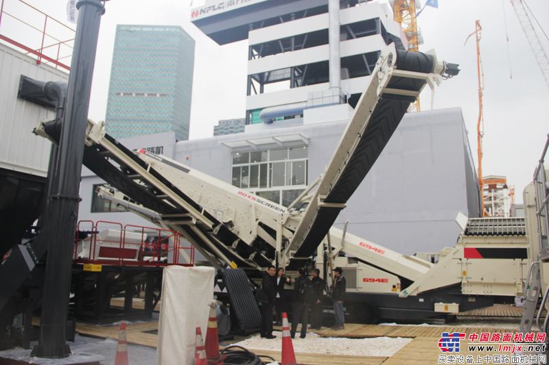 南方路机产品展示