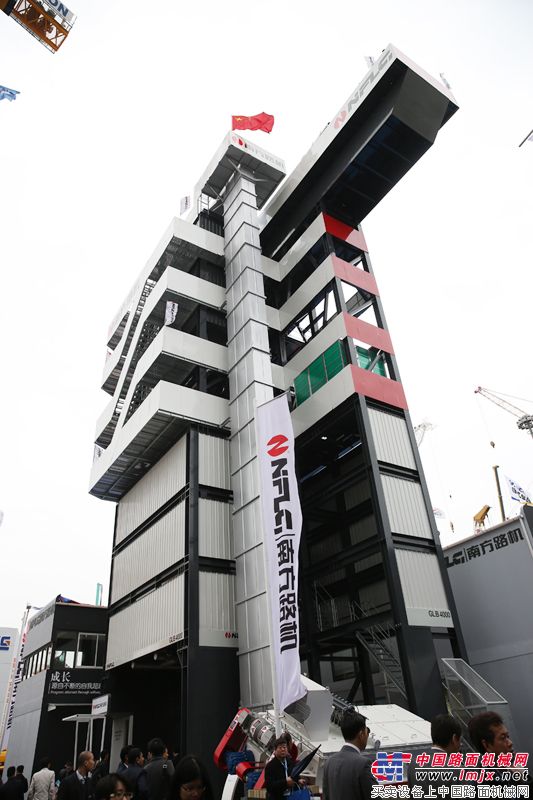 南方路机设备展示