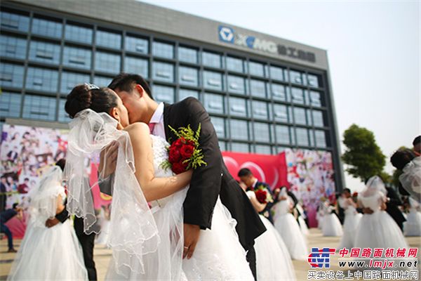 徐工集团为57对新人举行集体婚礼