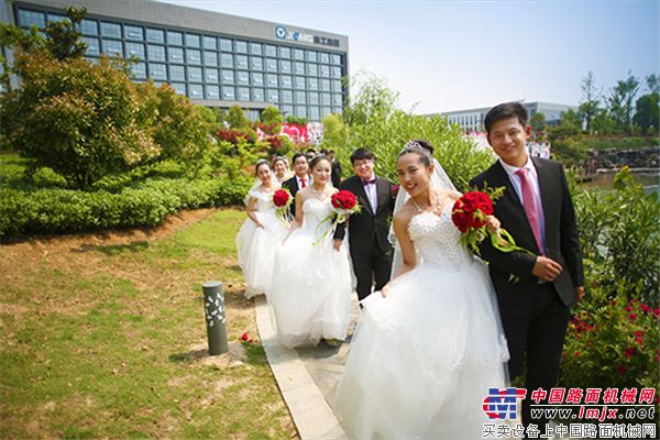 徐工集团为57对新人举行集体婚礼