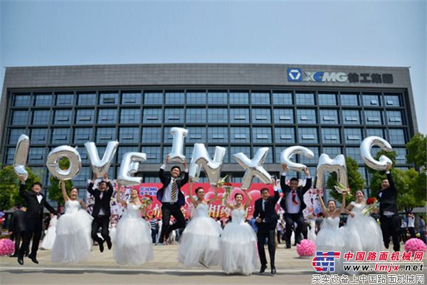 徐工集团为57对新人举行集体婚礼