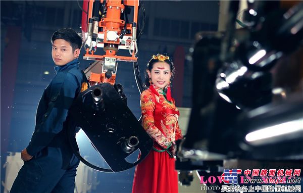 徐工“工程机械风”婚纱照