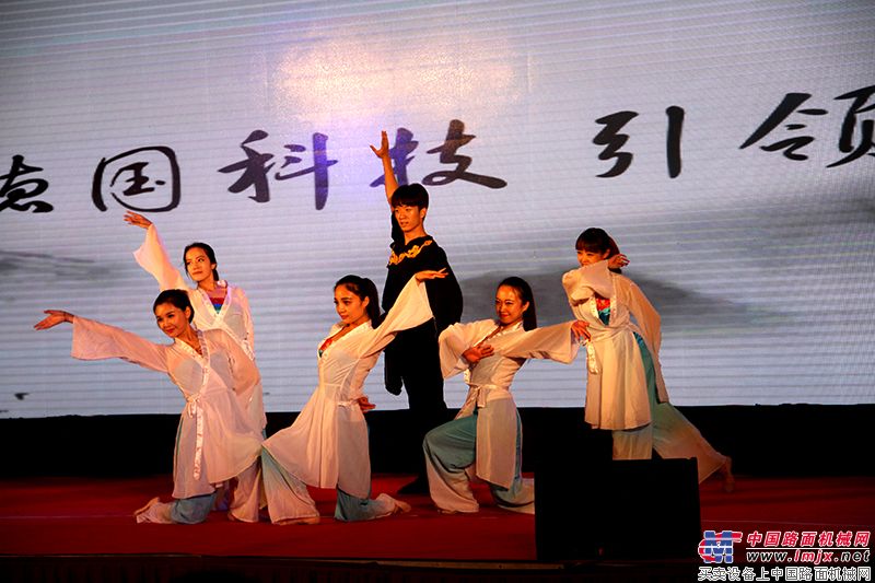 开场表演