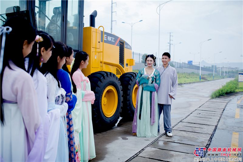 留给他们独处的空间吧