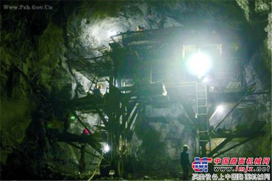 成昆铁路复线总发隧洞掘进6987米-工程机械动
