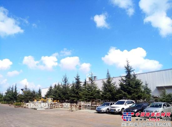 机友会走进雷沃重工工厂