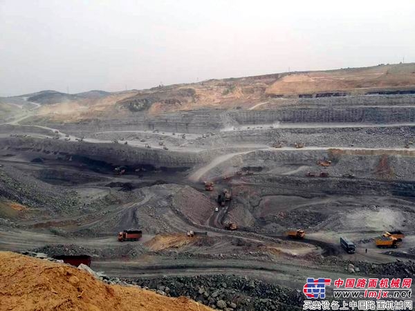 大型露天煤矿的土层剥离作业