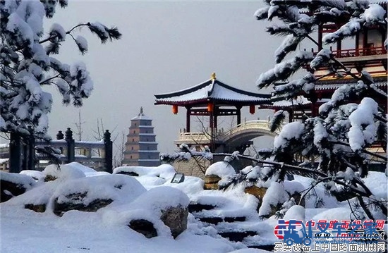 “雪”色浪漫 柳工叉车与你相伴！