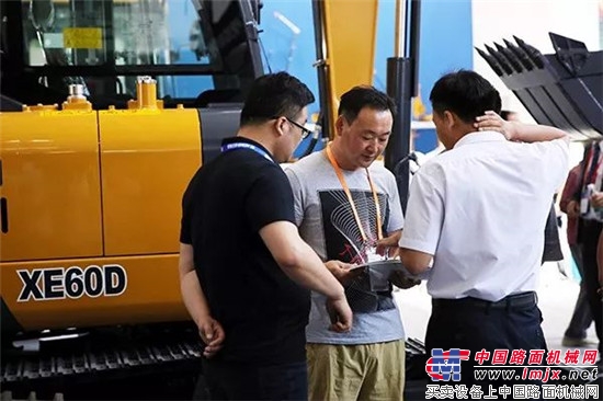 爆款出击，徐工挖掘机成为北京交通展“人气王”！