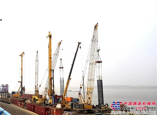 鳊鱼洲长江高铁大桥开建，2台宝峨BG 46钻机担当桩基施工主力