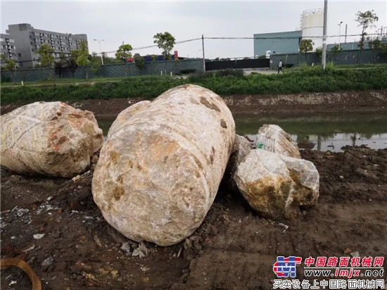 鳊鱼洲长江高铁大桥开建，2台宝峨BG 46钻机担当桩基施工主力