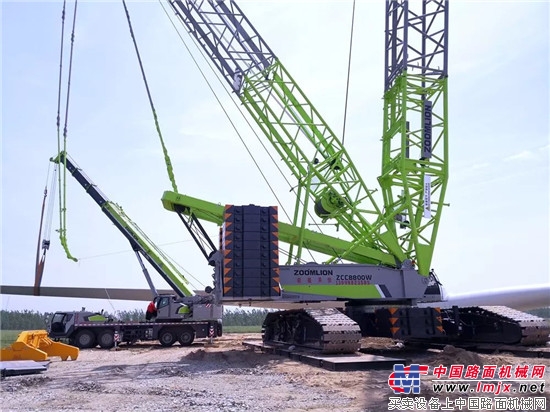 中联重科多台大吨位设备奔赴邢台助力"蓝天"计划！ 