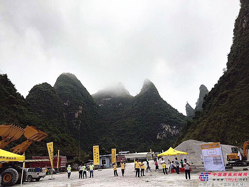 河池站实操场地现场四周群山环抱，风景秀美