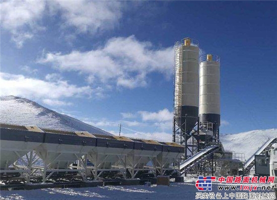 在青藏高原7天坐地而起的“高楼”——徐工厂拌站XC800S 