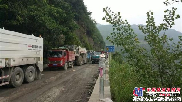 完美拍档：当路面养护邂逅达刚路机