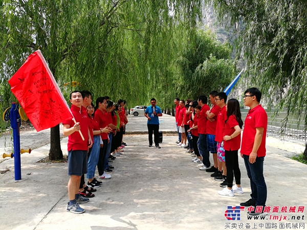 凝心聚力再创辉煌 中国路面机械网成功举办团队拓展训练营