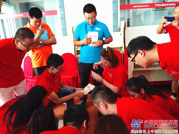 凝心聚力再创辉煌 中国路面机械网成功举办团队拓展训练营