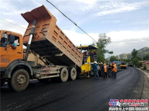 高能效何惧高海拔——戴纳派克摊铺设备服务青藏高原道路建设