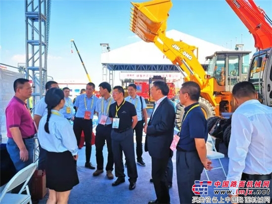 晋工机械亮相第六届中国—亚欧博览会 