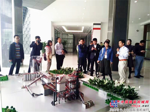 第二届中国服务型制造大会优秀企业调研南方路机 