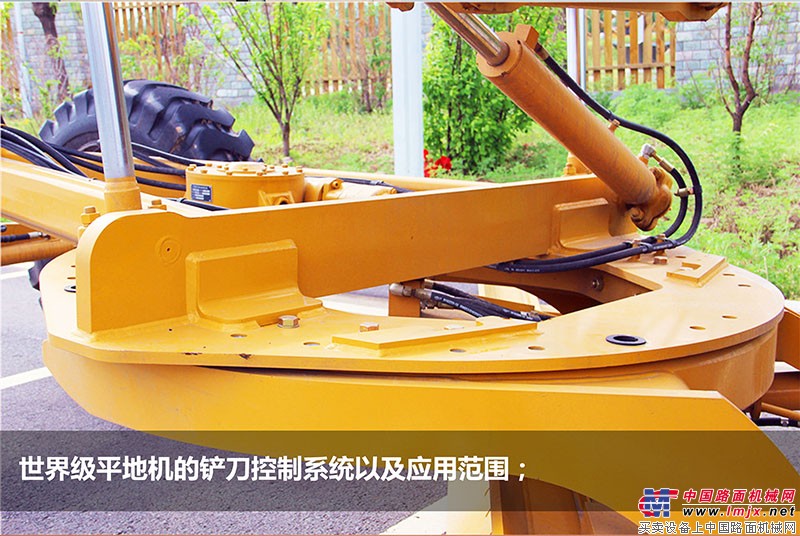世界级平地机的铲刀控制系统以及应用范围
