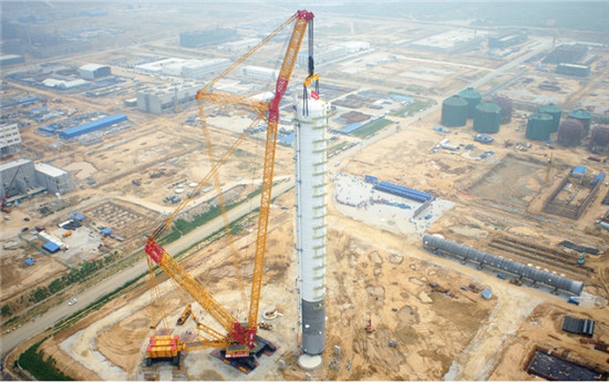 ·世界第一吊：徐工4000吨履带起重机万华烟台工业园丙烯塔吊装作业